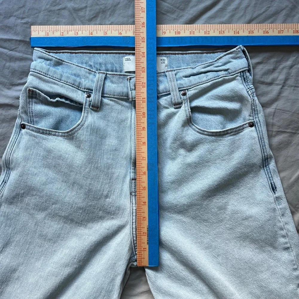 HOLLISTER Super Baggy Jeans Women's Size 30x32‎ Light Wash Denim Casino Graphic